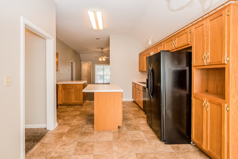 1,370/Mo, 7589 Davis Pkwy Southaven, MS 38671 Kitchen View 3
