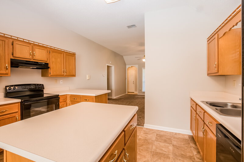 1,370/Mo, 7589 Davis Pkwy Southaven, MS 38671 Kitchen View 5