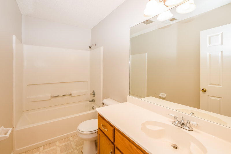 1,370/Mo, 7589 Davis Pkwy Southaven, MS 38671 Bathroom View 4