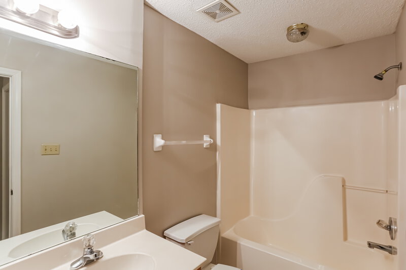 2,990/Mo, 6886 Cottontail Cv Arlington, TN 38002 Bathroom View