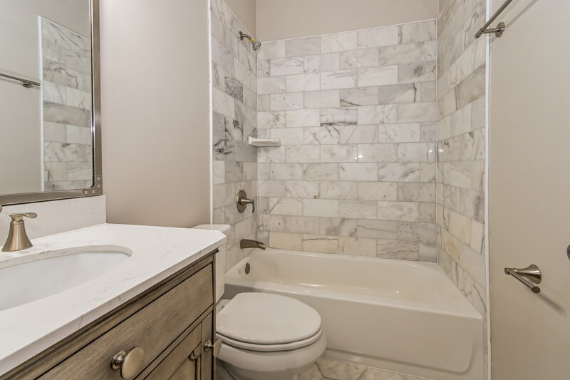 2,220/Mo, 8832 Sweet Flag Loop W Southaven, MS 38671 Bathroom View