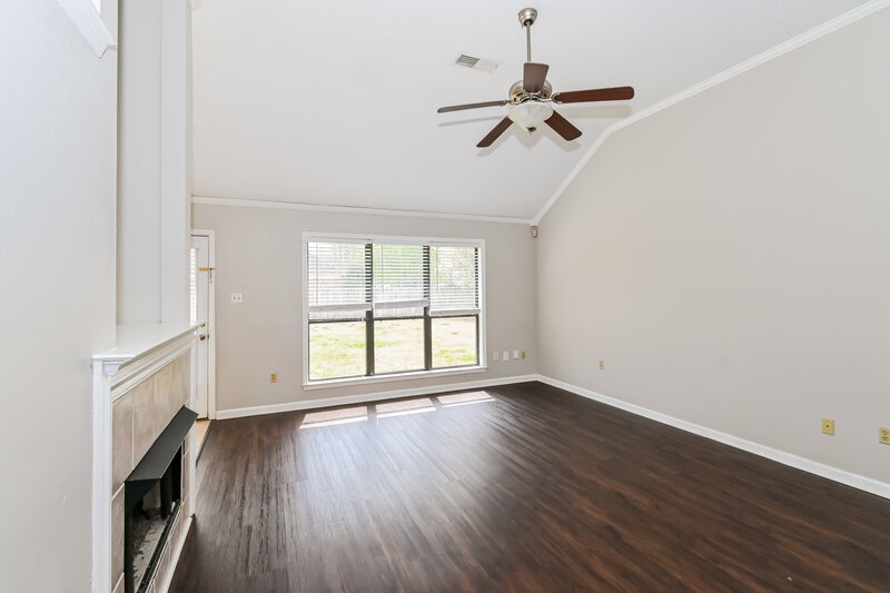 2,115/Mo, 7727 Shadow Glen Ln Arlington, TN 38002 Living Room View 2
