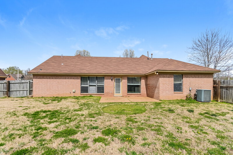 2,115/Mo, 7727 Shadow Glen Ln Arlington, TN 38002 Rear View