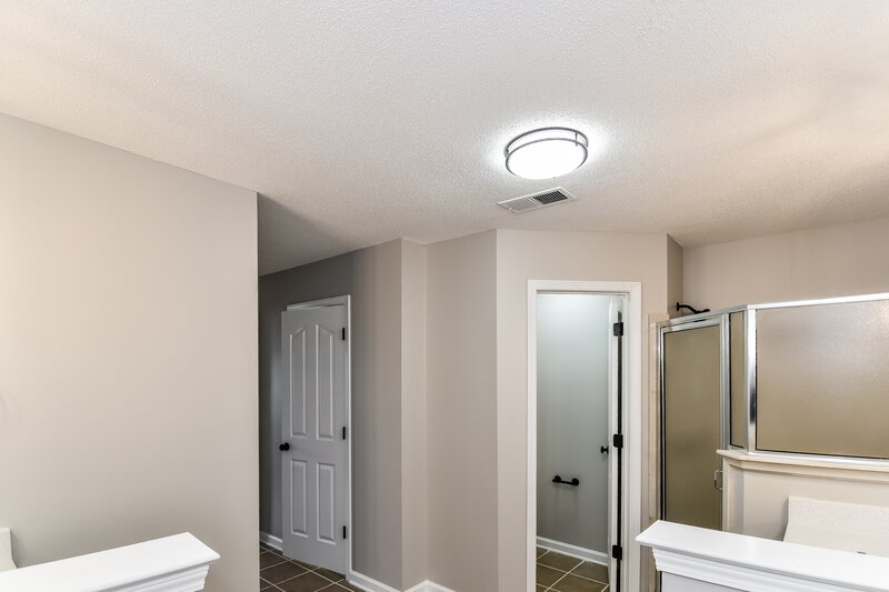 2,035/Mo, 8391 Olivia Ln Southaven, MS 38672 Main Bathroom View 2