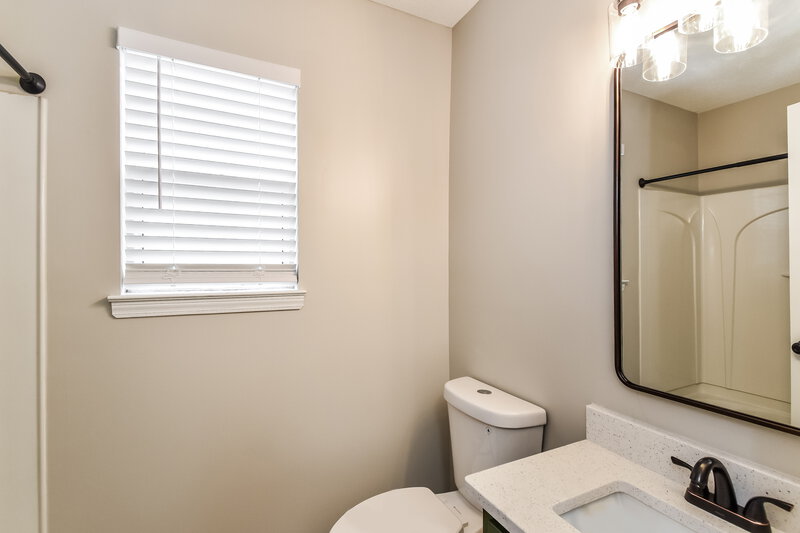 2,035/Mo, 8391 Olivia Ln Southaven, MS 38672 Bathroom View