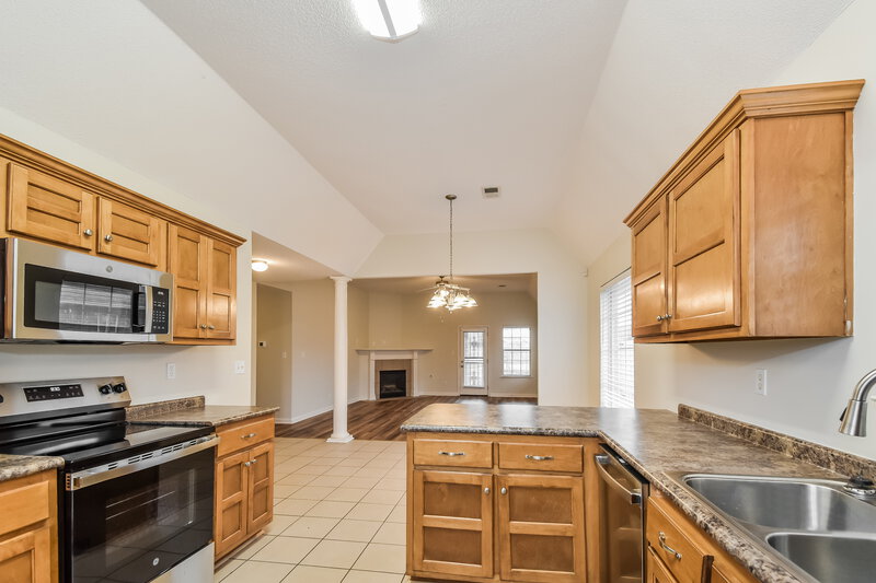 3,430/Mo, 8829 Sweet Flag Loop W Southaven, MS 38671 Kitchen View 2