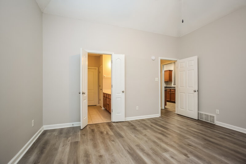 2,180/Mo, 8116 Fleets Run Dr Cordova, TN 38018 Main Bedroom View 2