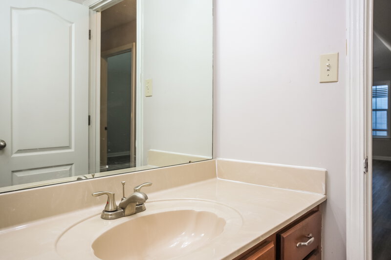 2,180/Mo, 8116 Fleets Run Dr Cordova, TN 38018 Bathroom View