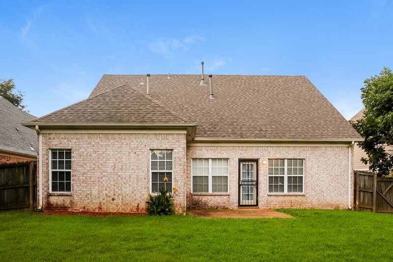 2,180/Mo, 8116 Fleets Run Dr Cordova, TN 38018 Rear View