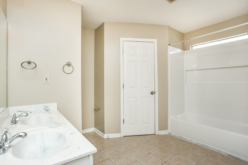 1,660/Mo, 7660 Wills Way Cir E Walls, MS 38680 Main Bathroom View