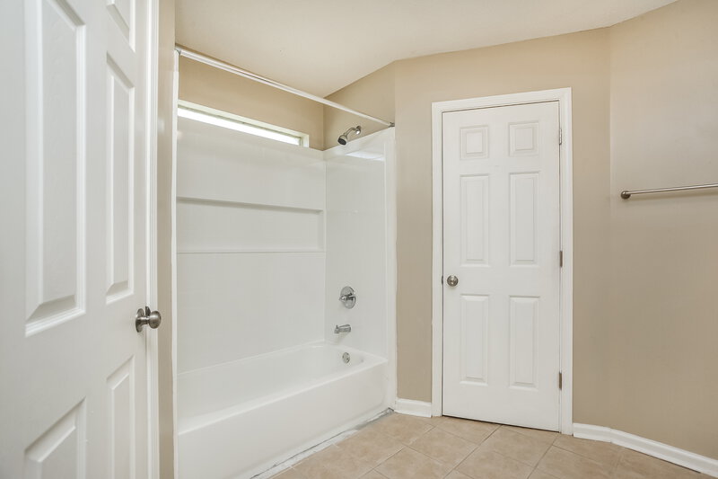 1,660/Mo, 7660 Wills Way Cir E Walls, MS 38680 Main Bathroom View 2