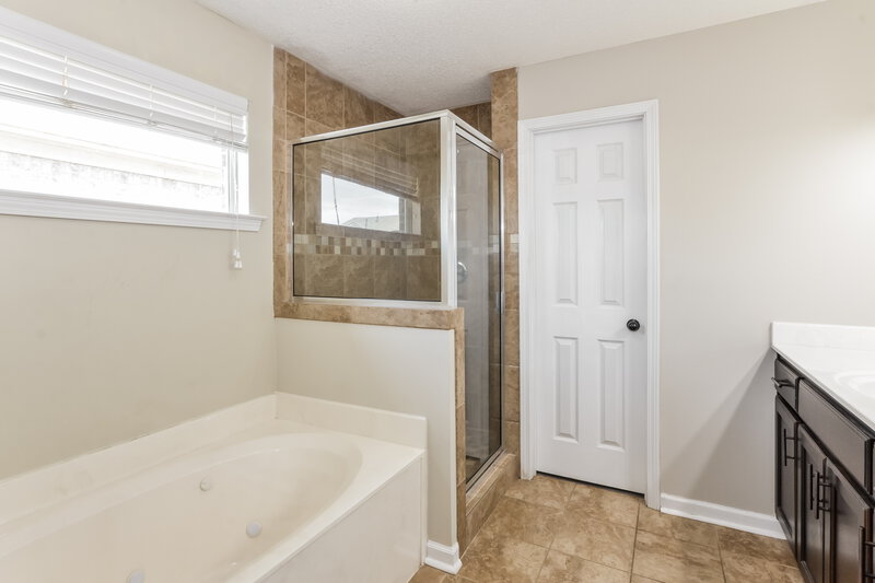 1,795/Mo, 9876 Southern Oak Way Olive Branch, MS 38654 Main Bathroom View