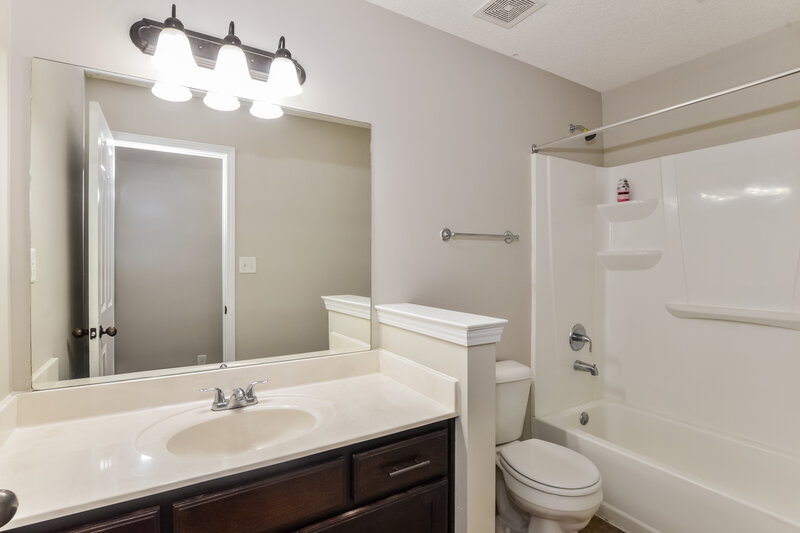 1,795/Mo, 9876 Southern Oak Way Olive Branch, MS 38654 Bathroom View