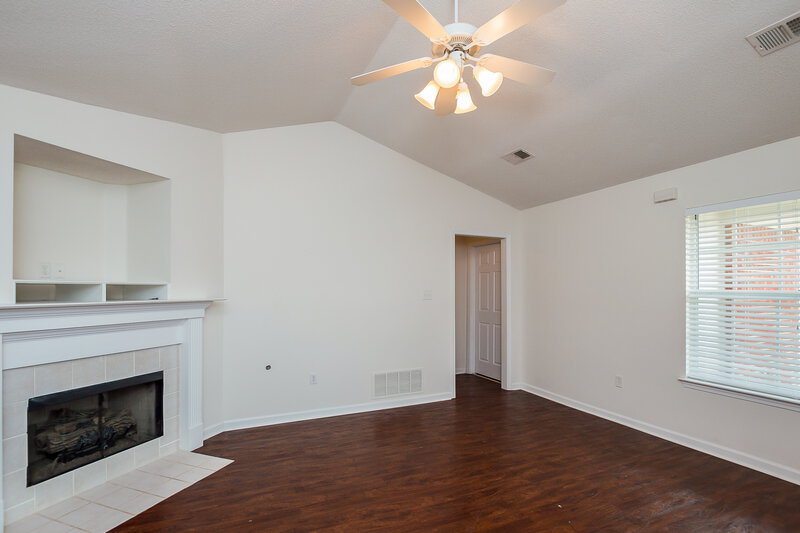 2,320/Mo, 10716 Ridgefield Dr Olive Branch, MS 38654 Living Room View 2