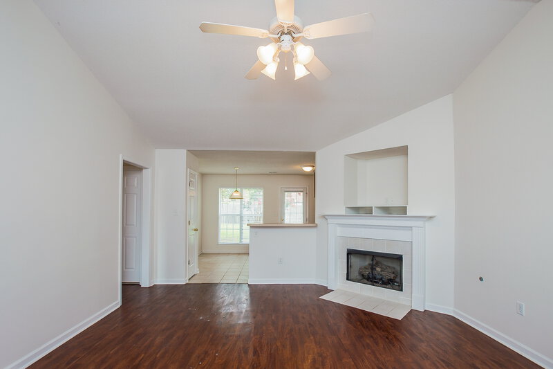 2,320/Mo, 10716 Ridgefield Dr Olive Branch, MS 38654 Living Room View 3