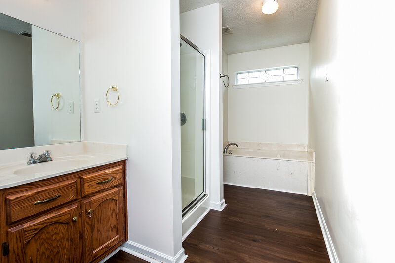 2,320/Mo, 10716 Ridgefield Dr Olive Branch, MS 38654 Master Bathroom View