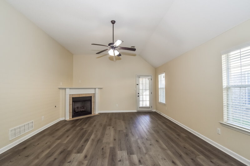 1,730/Mo, 7313 Green Ash Dr Olive Branch, MS 38654 Living Room View 2