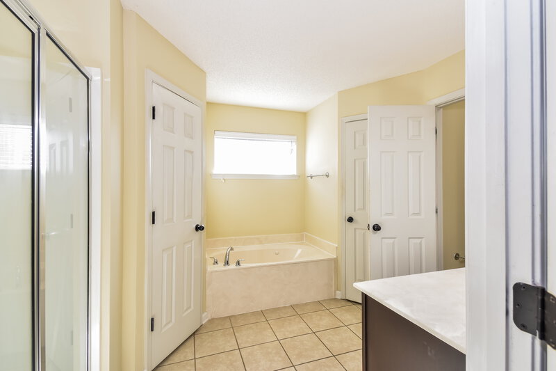 1,730/Mo, 7313 Green Ash Dr Olive Branch, MS 38654 Main Bathroom View