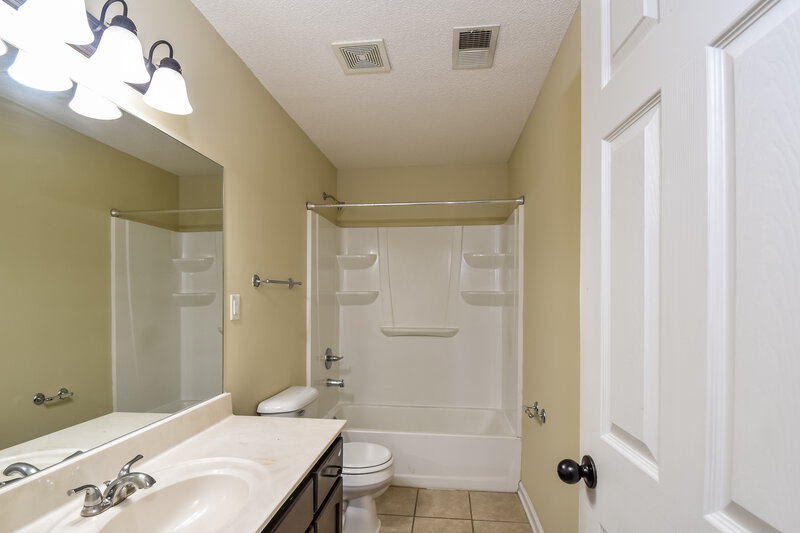 1,730/Mo, 7313 Green Ash Dr Olive Branch, MS 38654 Bathroom View