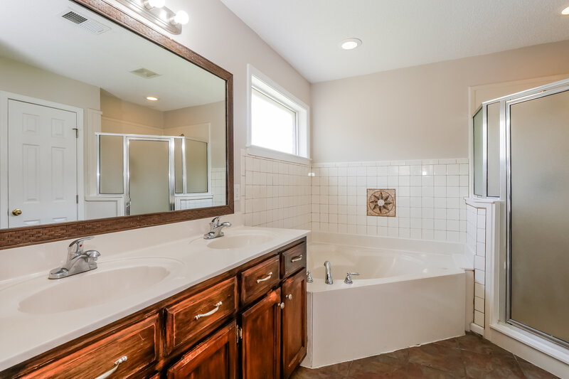 2,205/Mo, 6076 Armistead St Arlington, TN 38002 Main Bathroom View