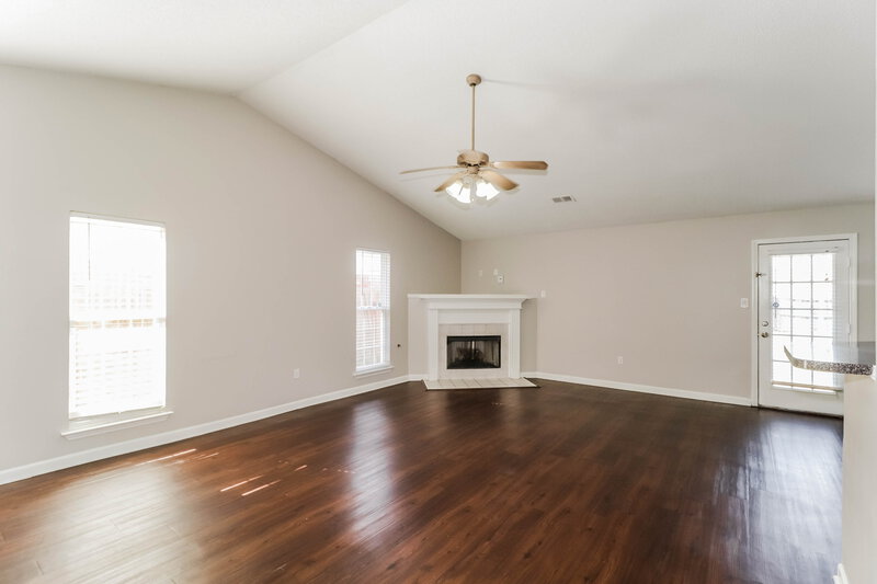 2,640/Mo, 1708 Cherry Creek Dr Southaven, MS 38671 Living Room View