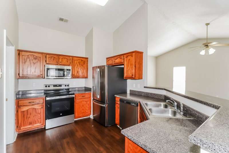2,640/Mo, 1708 Cherry Creek Dr Southaven, MS 38671 Kitchen View 2