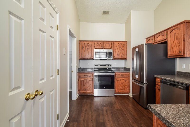 1,875/Mo, 1708 Cherry Creek Dr Southaven, MS 38671 Kitchen View