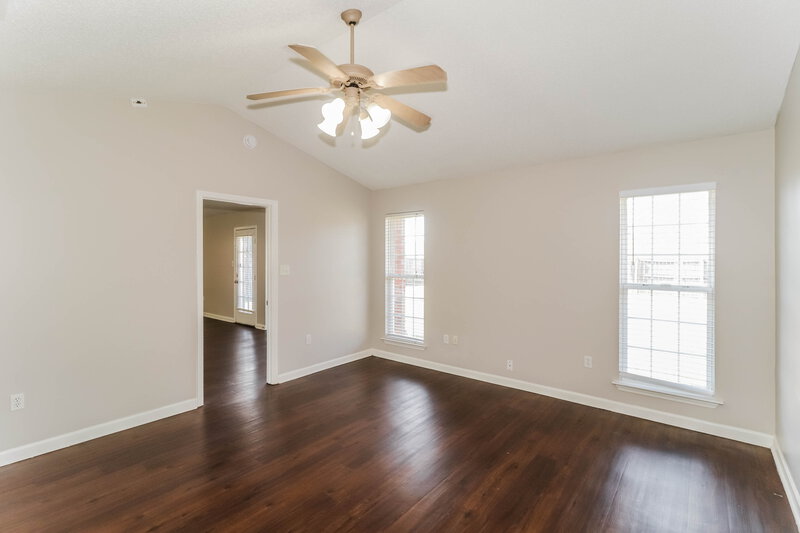 2,640/Mo, 1708 Cherry Creek Dr Southaven, MS 38671 Main Bedroom View 2