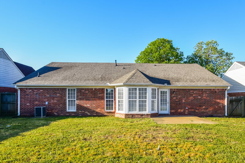 1,875/Mo, 1708 Cherry Creek Dr Southaven, MS 38671 Rear View