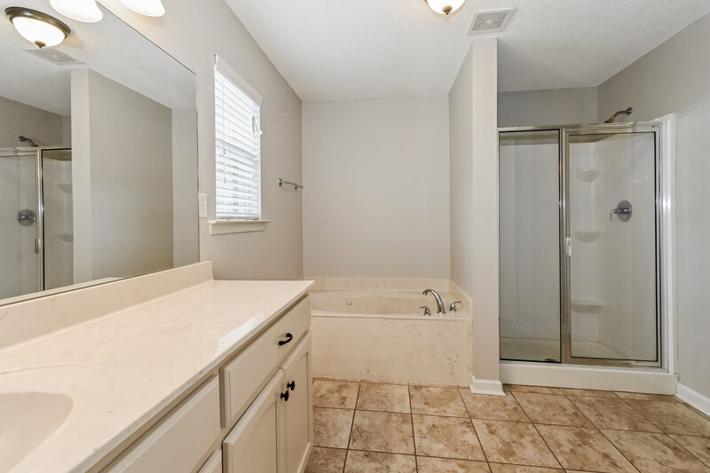 1,925/Mo, 7852 Ridgedale Dr Olive Branch, MS 38654 Main Bathroom View