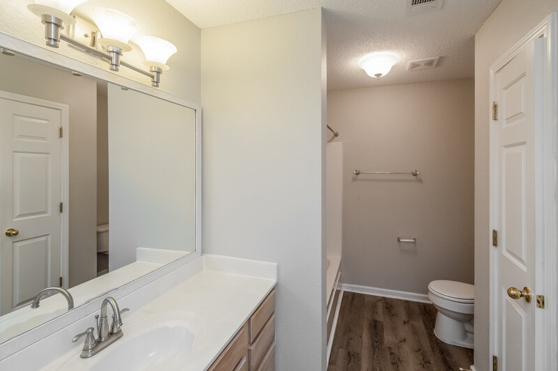 1,830/Mo, 4905 Top Notch Loop Memphis, TN 38125 Master Bathroom View 2