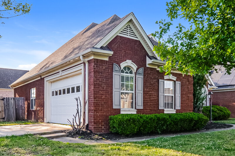 2,030/Mo, 4869 Rosebrook Cir E Southaven, MS 38672 Front View