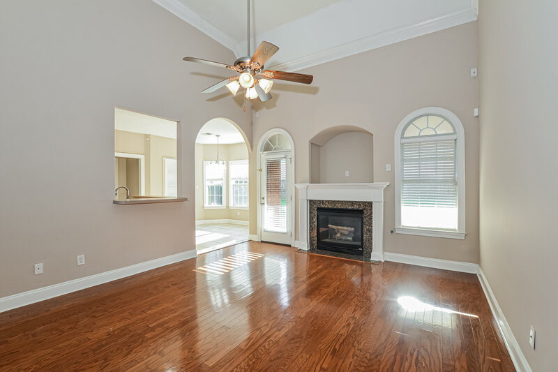2,030/Mo, 4869 Rosebrook Cir E Southaven, MS 38672 Living Room View