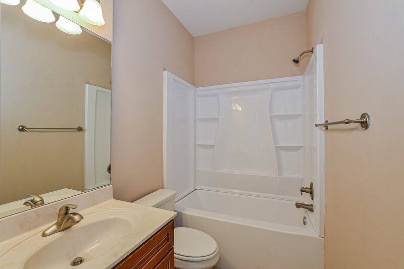 2,030/Mo, 4869 Rosebrook Cir E Southaven, MS 38672 Bathroom View