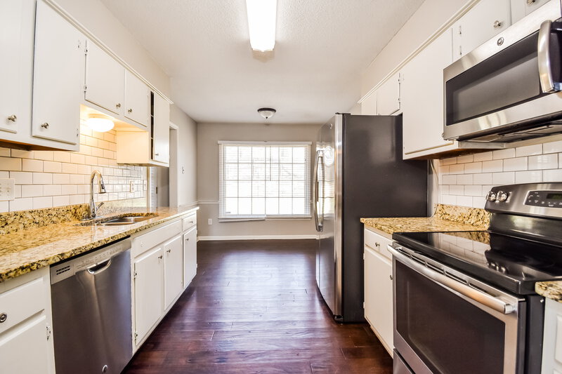 2,445/Mo, 1790 Malabar Dr Germantown, TN 38138 Kitchen View