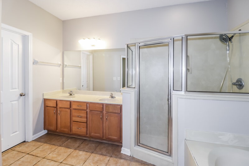 3,070/Mo, 12254 Longleaf Oak Trl Arlington, TN 38002 Main Bathroom View