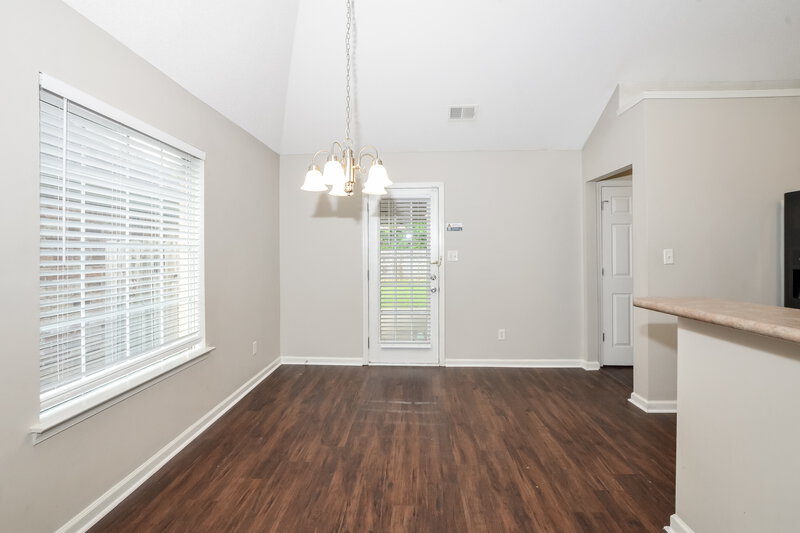 1,715/Mo, 7086 Crape Myrtle Dr Olive Branch, MS 38654 Dining Room View 3