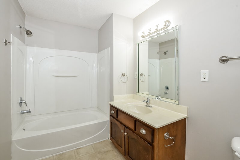 1,715/Mo, 7086 Crape Myrtle Dr Olive Branch, MS 38654 Bathroom View