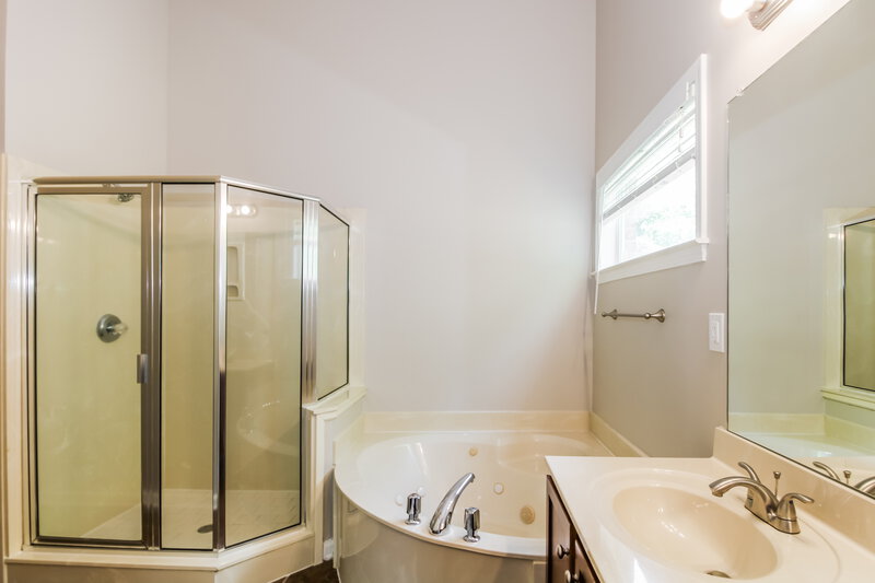 2,380/Mo, 5212 Sawyer Hollow Dr Arlington, TN 38002 Main Bathroom View