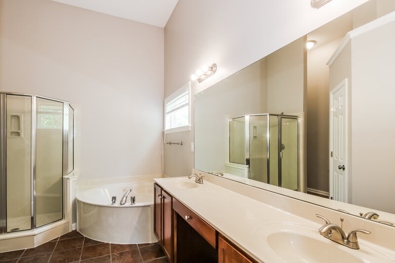 2,380/Mo, 5212 Sawyer Hollow Dr Arlington, TN 38002 Main Bathroom View 2