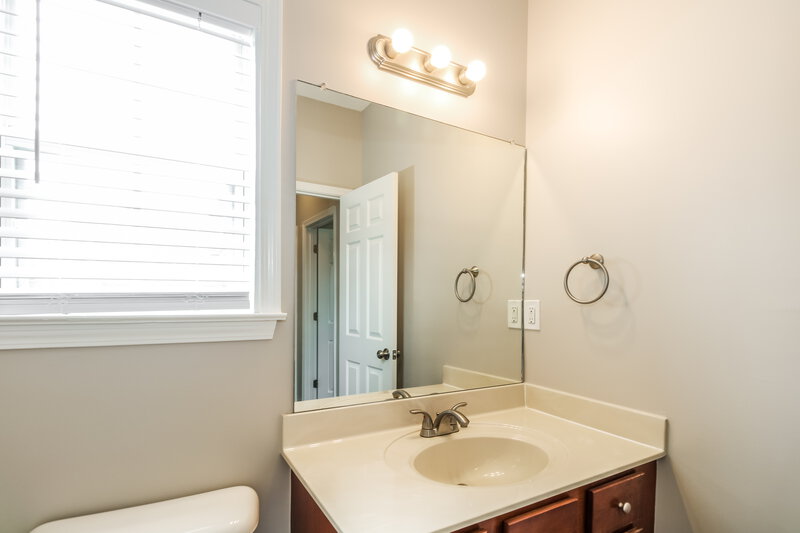 2,380/Mo, 5212 Sawyer Hollow Dr Arlington, TN 38002 Main Bathroom View 3