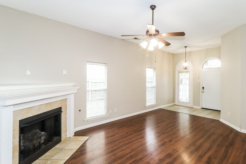 1,460/Mo, 10229 Cottage Farms Dr Cordova, TN 38016 Living Room View 2