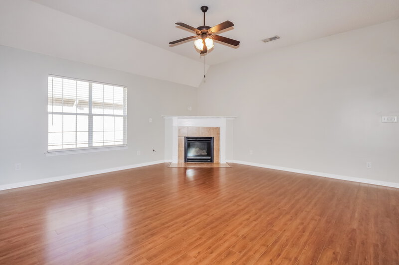 1,935/Mo, 5810 Bedford Loop E Southaven, MS 38672 Living Room View