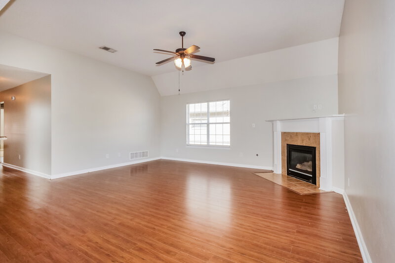 1,935/Mo, 5810 Bedford Loop E Southaven, MS 38672 Living Room View 2