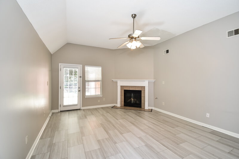 1,680/Mo, 7039 Maple Grove Rd Olive Branch, MS 38654 Living Room View 2