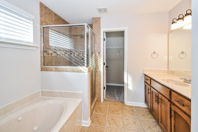 2,670/Mo, 7860 Ridgedale Dr Olive Branch, MS 38654 Main Bathroom View