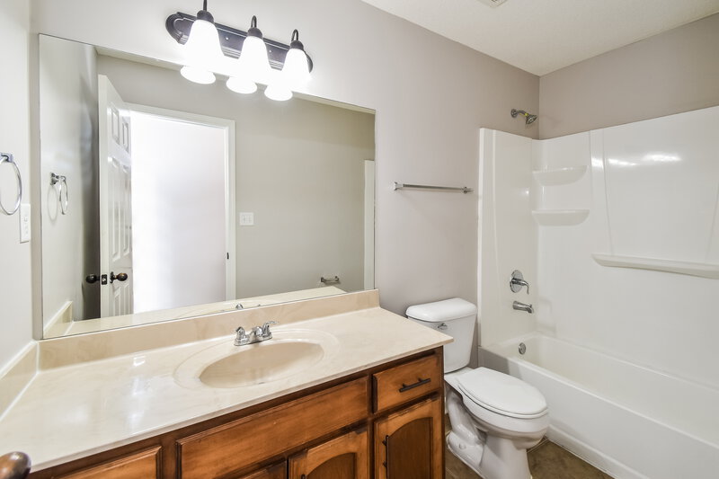 2,670/Mo, 7860 Ridgedale Dr Olive Branch, MS 38654 Bathroom View