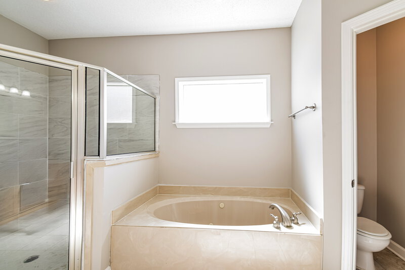 2,275/Mo, 1721 Englehart St Cordova, TN 38016 Main Bathroom View