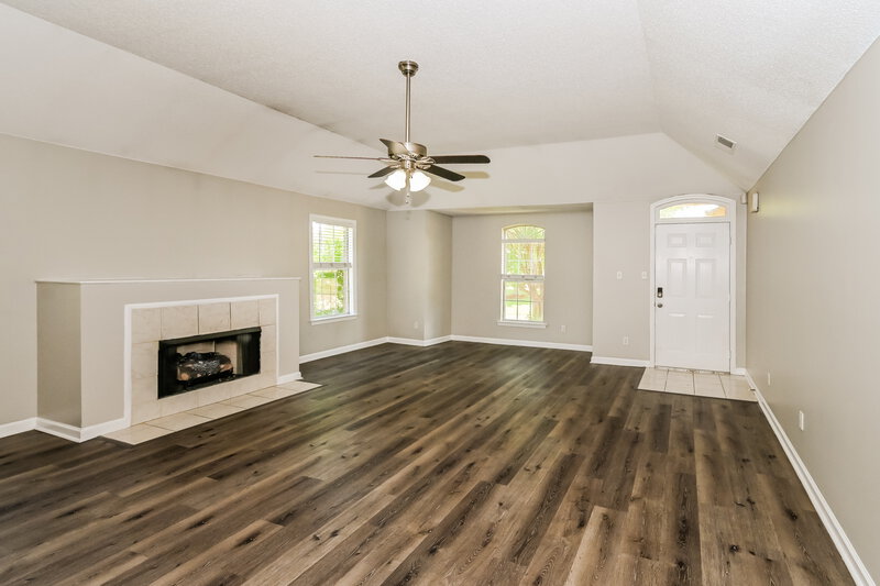 1,930/Mo, 5791 Pecan Trce Bartlett, TN 38135 Living Room View 2