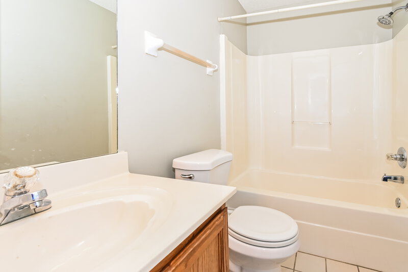 1,930/Mo, 5791 Pecan Trce Bartlett, TN 38135 Bathroom View